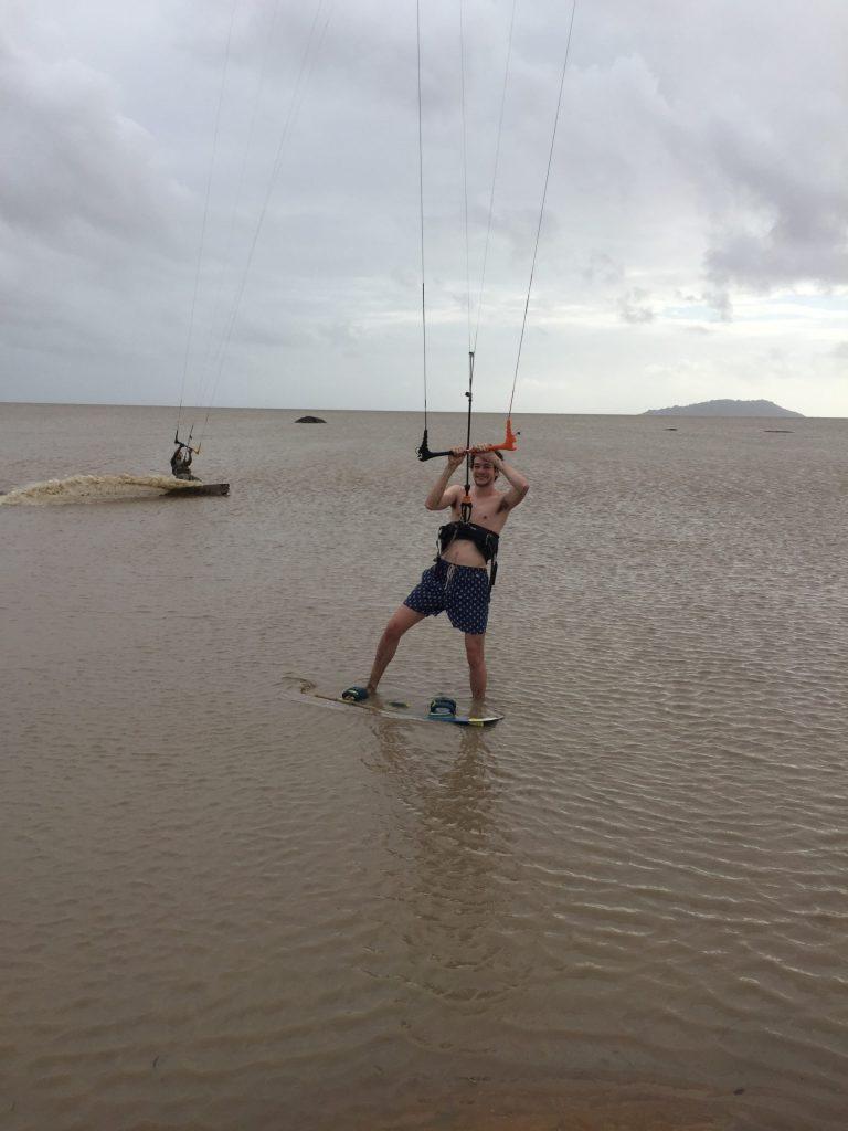 Waterstart sur le spot de kitesurf de montjoly en guyane française
